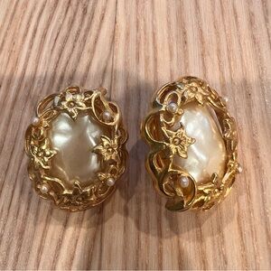 Vintage oval filigree floral pearl earrings push stud back gold finish white
